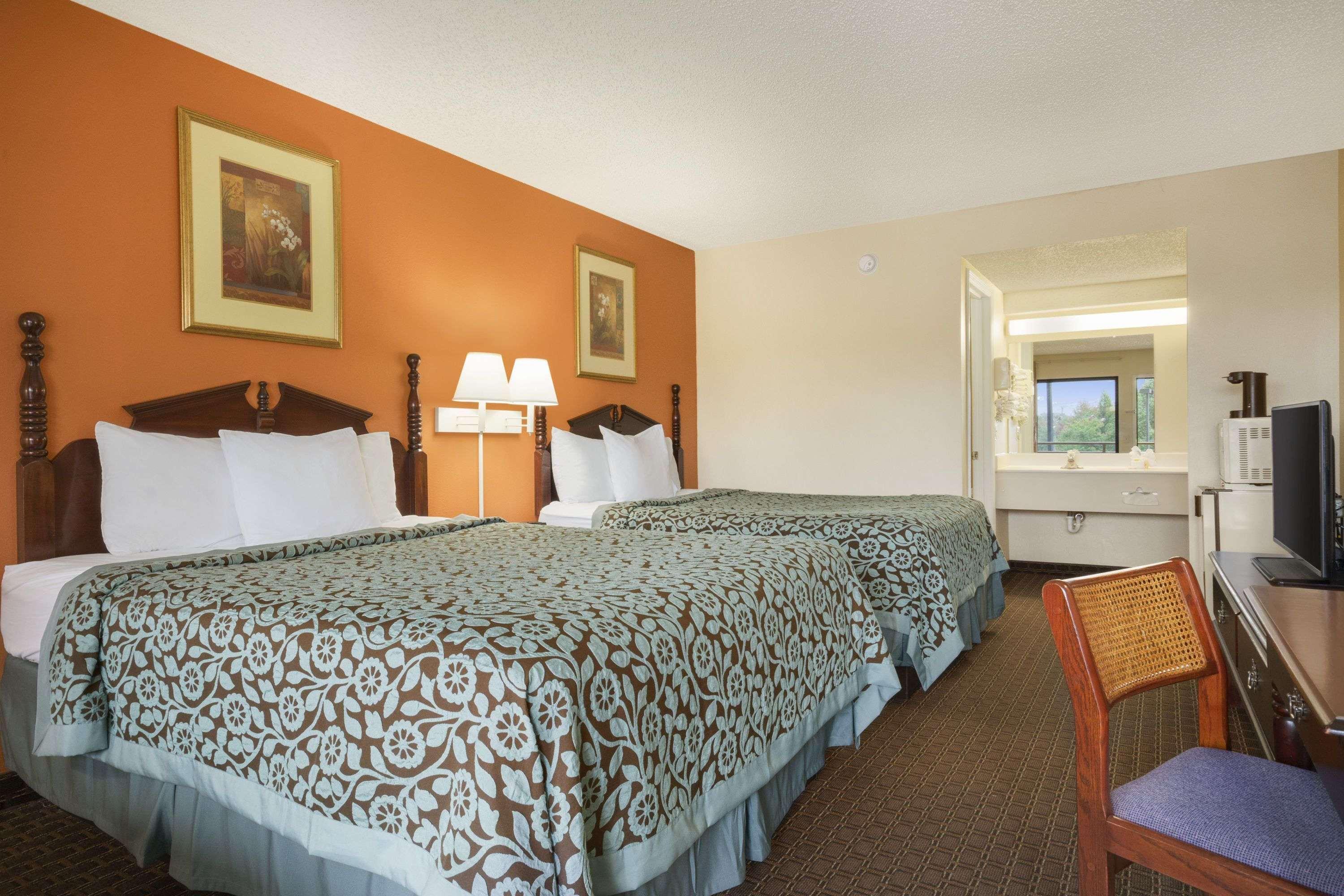 Days Inn By Wyndham Atlanta Стон Маунтин Экстерьер фото