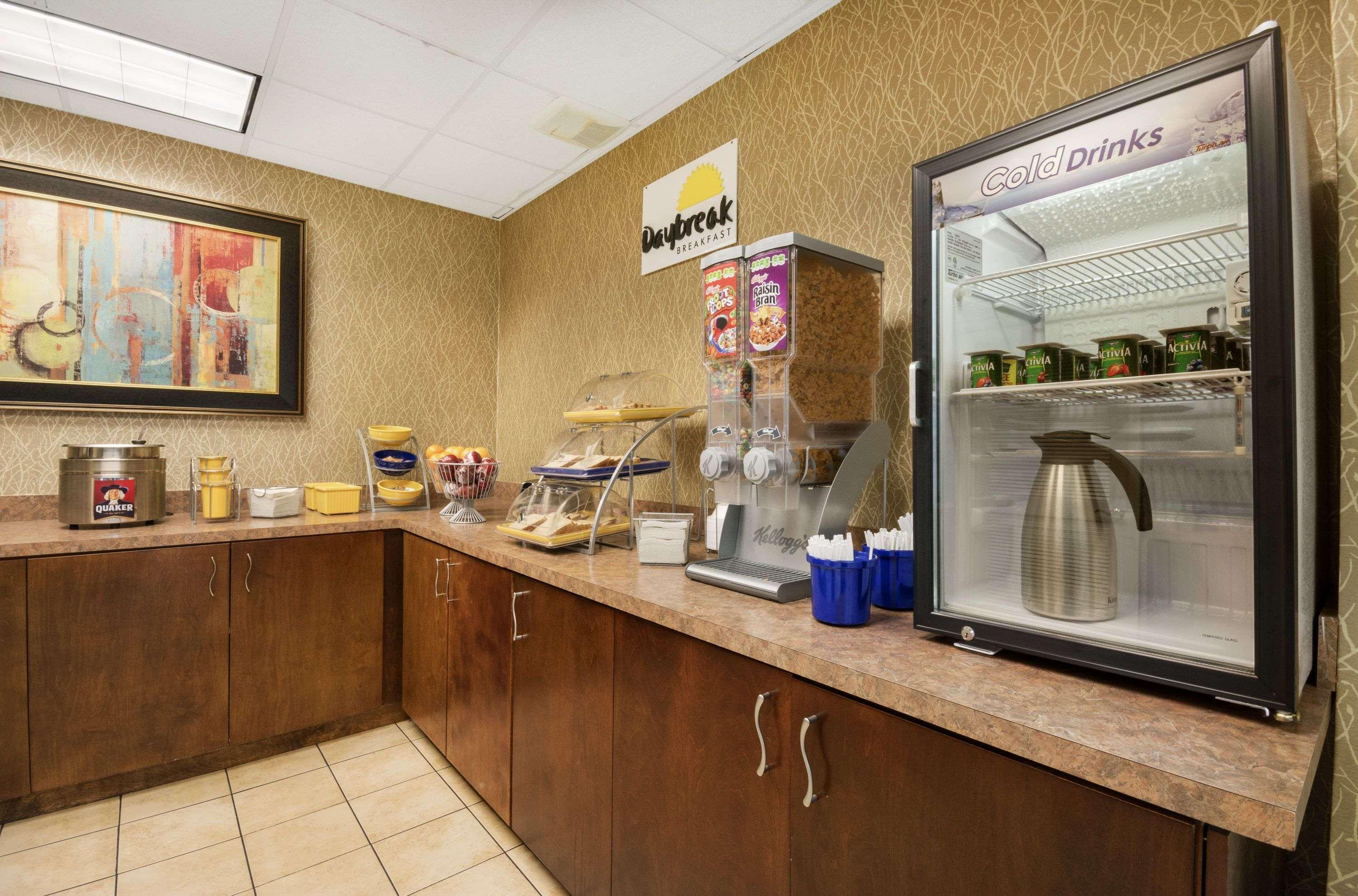 Days Inn By Wyndham Atlanta Стон Маунтин Экстерьер фото