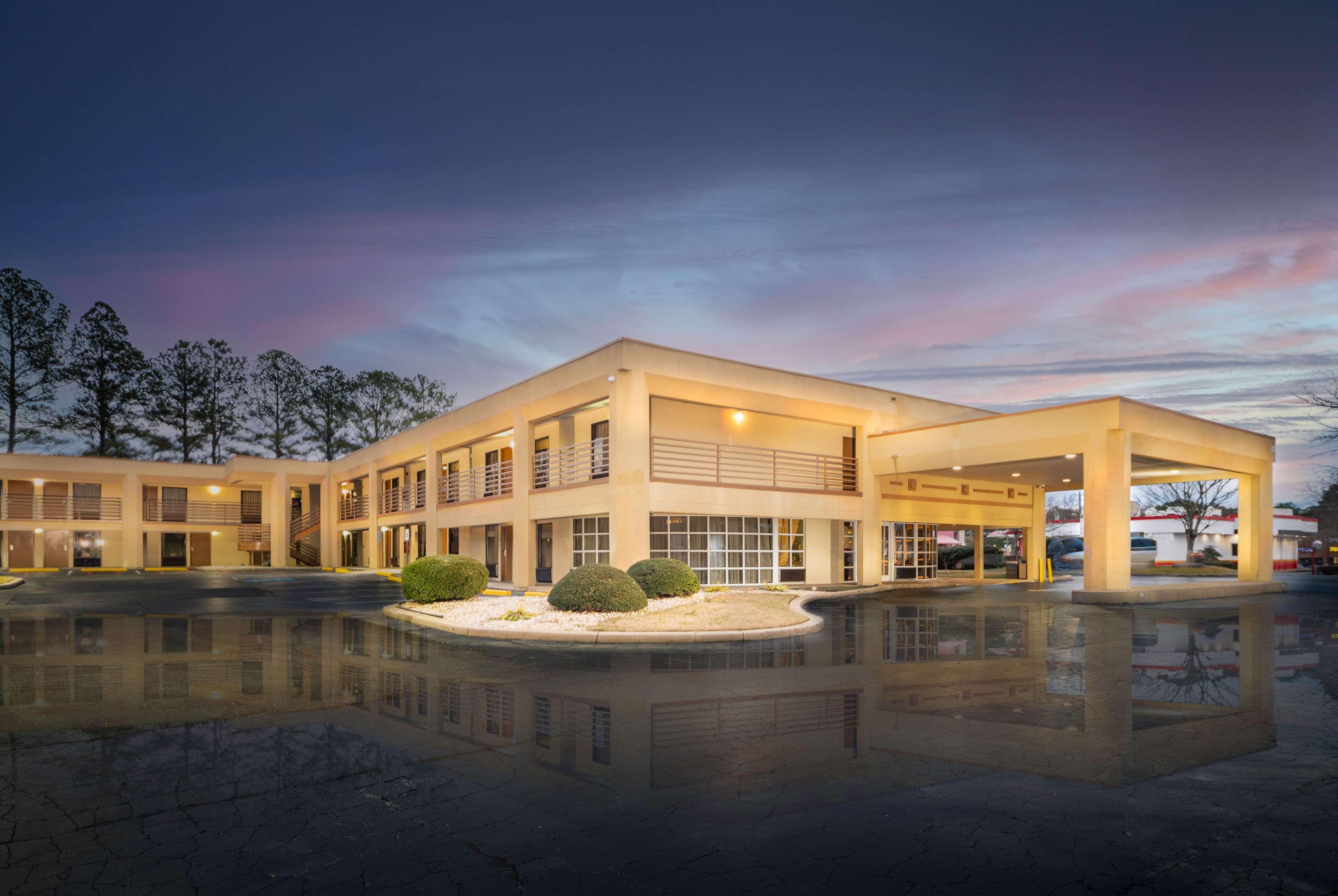 Days Inn By Wyndham Atlanta Стон Маунтин Экстерьер фото